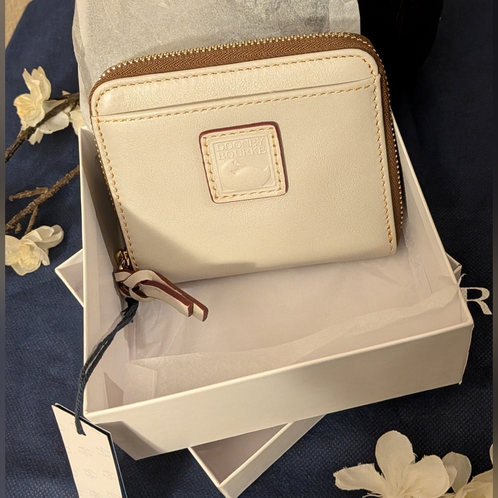 Dooney and Bourke Florentine Small Wallet in ECRU NIB